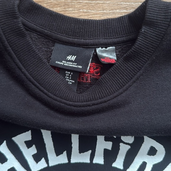 H&M Stranger Things Sweatshirt - Picture 3 of 5